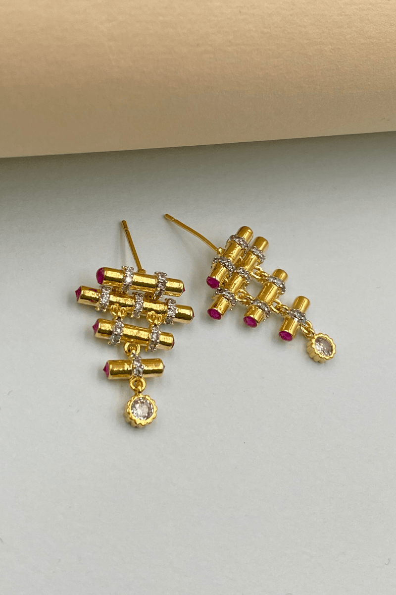 Gold Piramit Küpe