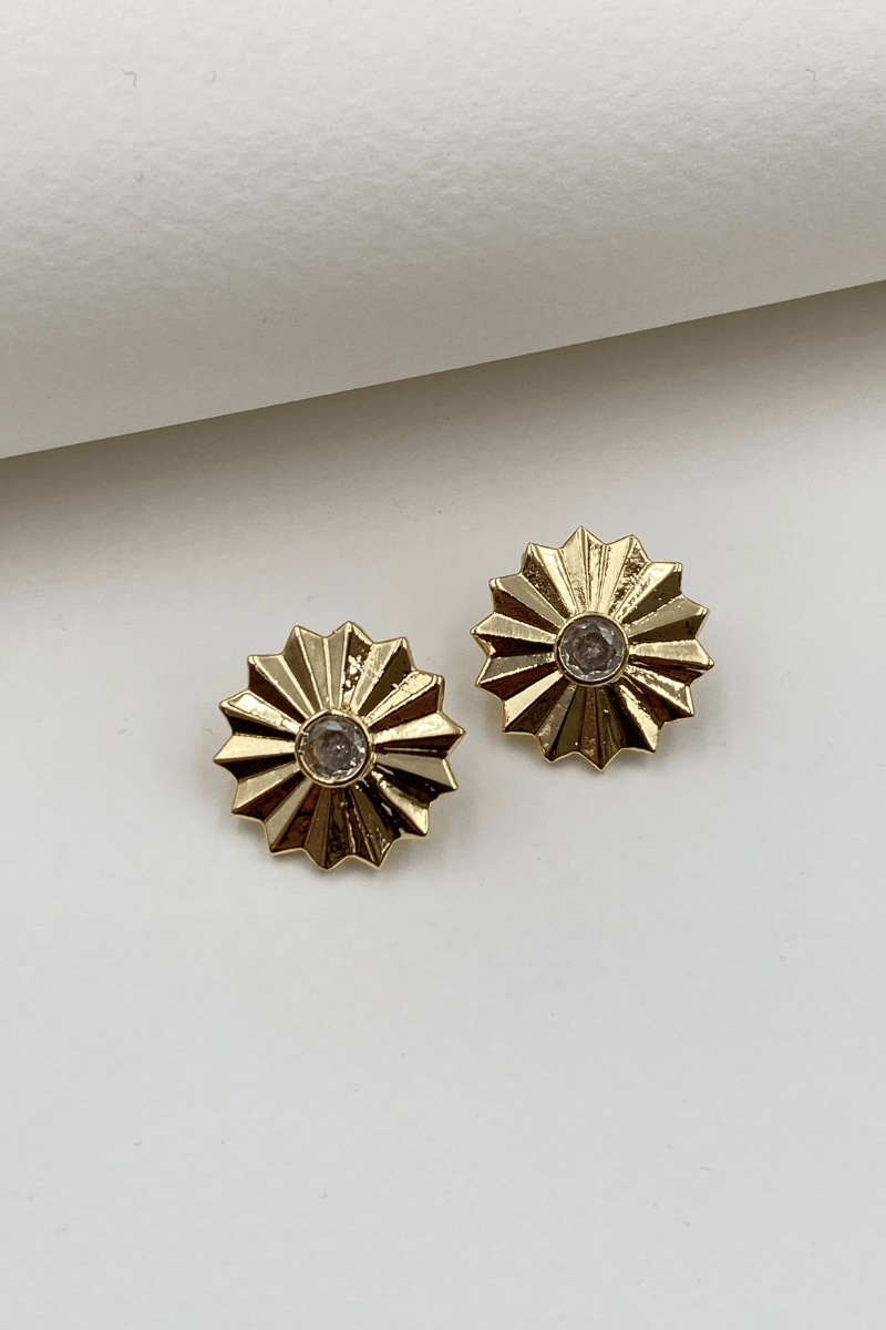 Gold Ortası Taşlı Orta Boy Çiçek Küpe