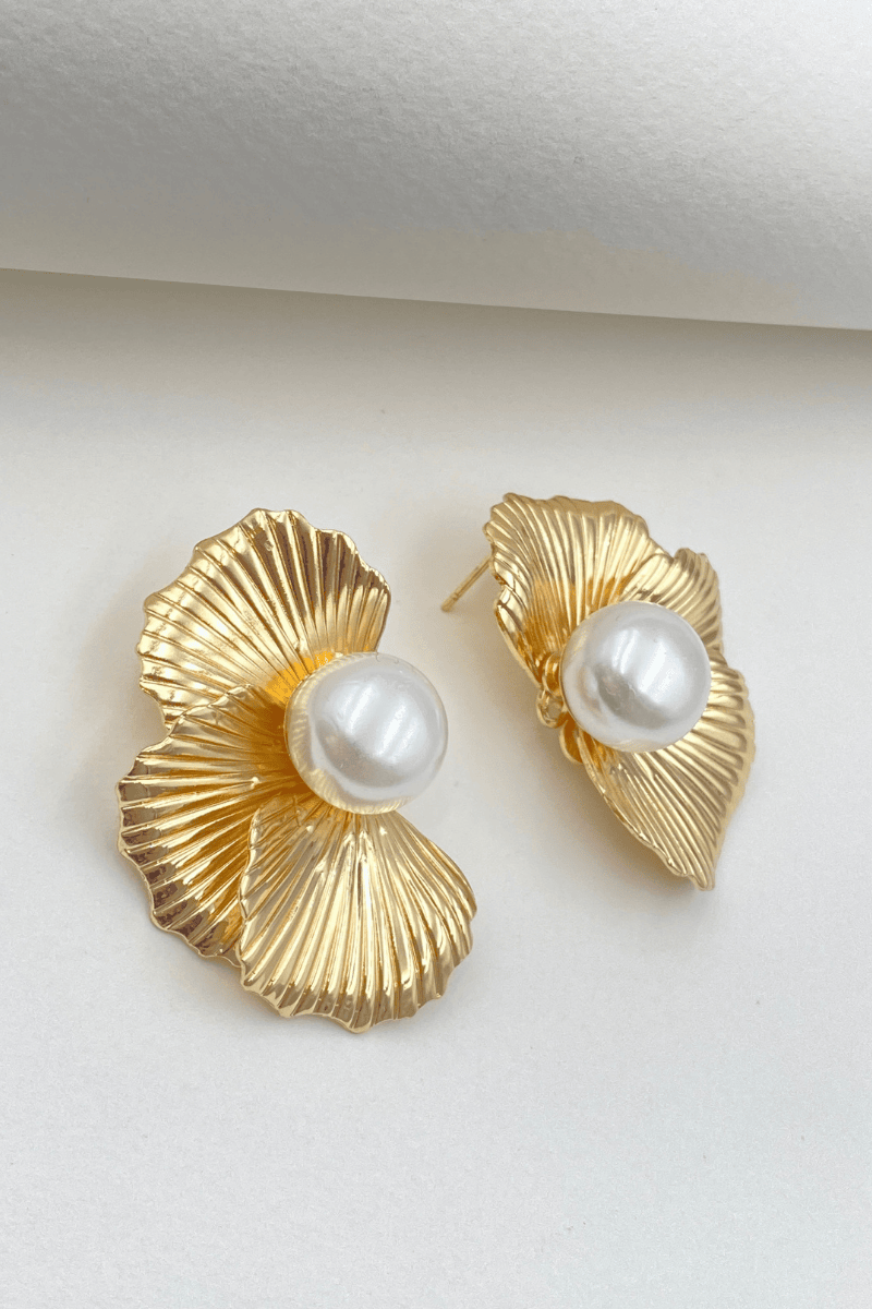 Gold Ortası İncili Yarım Çiçek Küpe