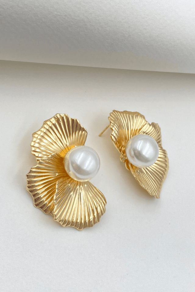 Gold Ortası İncili Yarım Çiçek Küpe