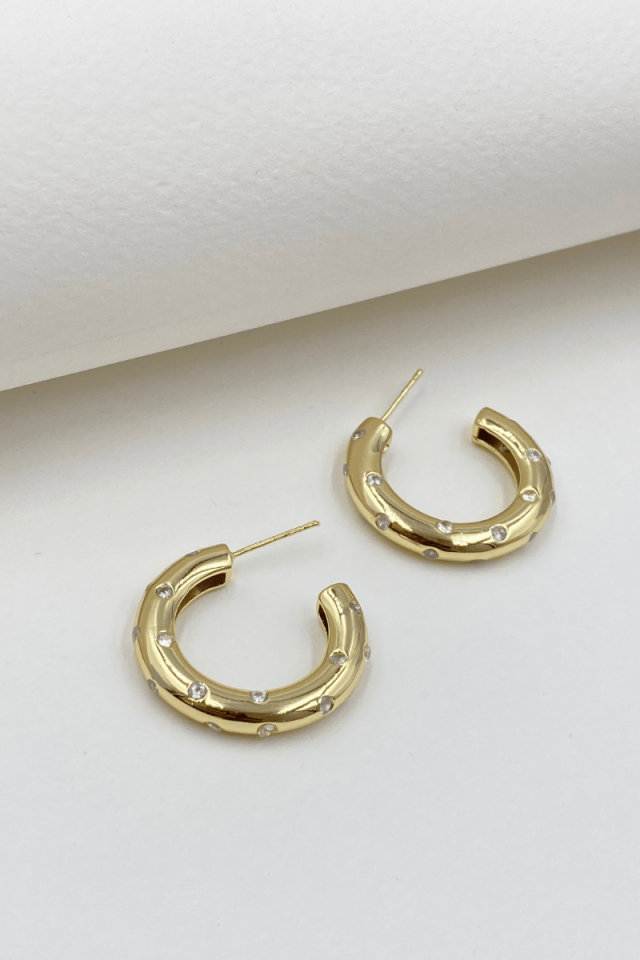 Gold Taşlı Yarım Halka Küpe