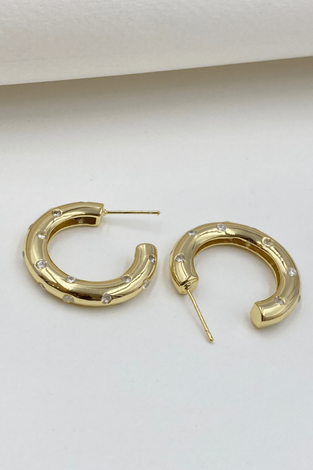 Gold Taşlı Yarım Halka Küpe