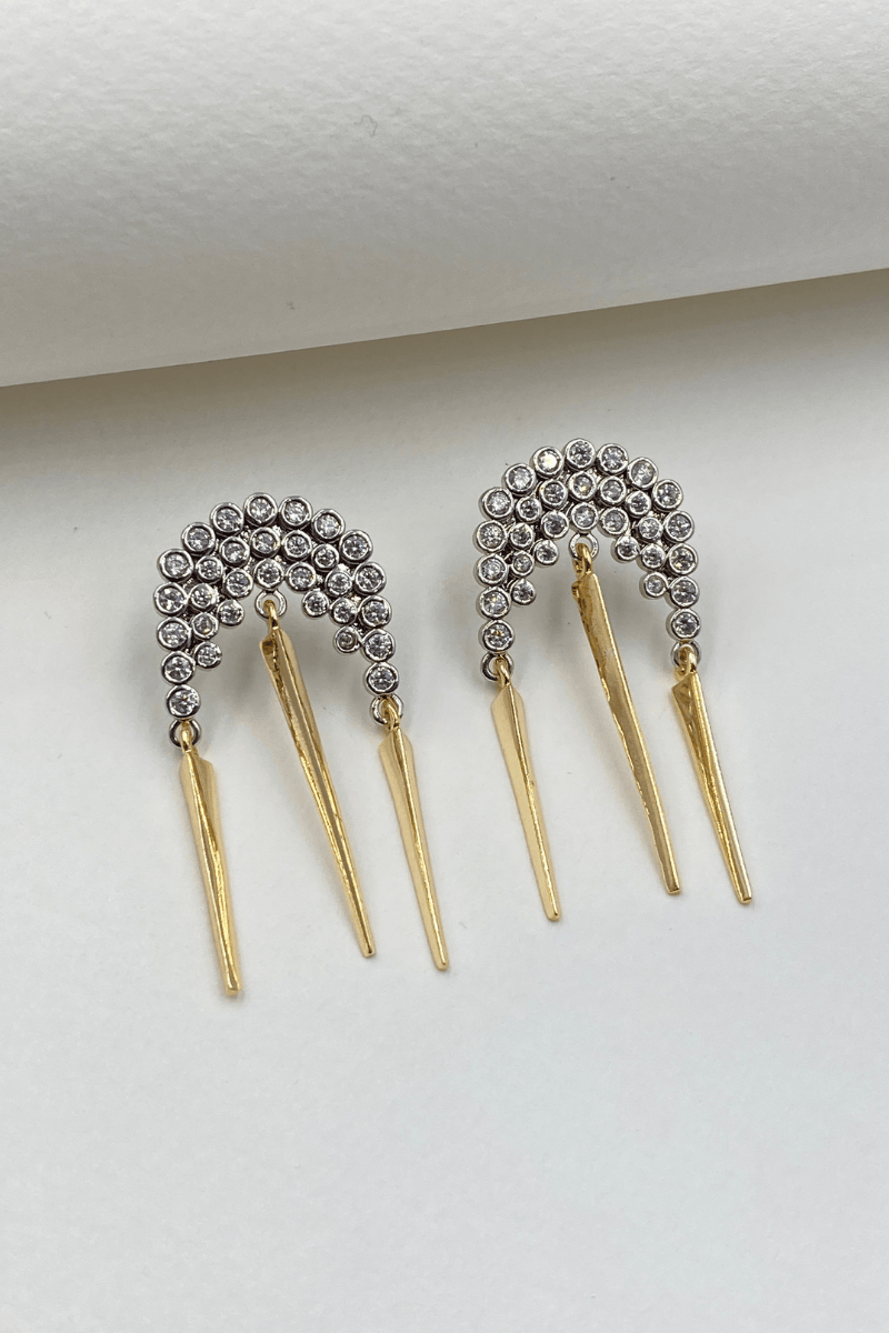 Taş Detay Gold Sallantılı Küpe