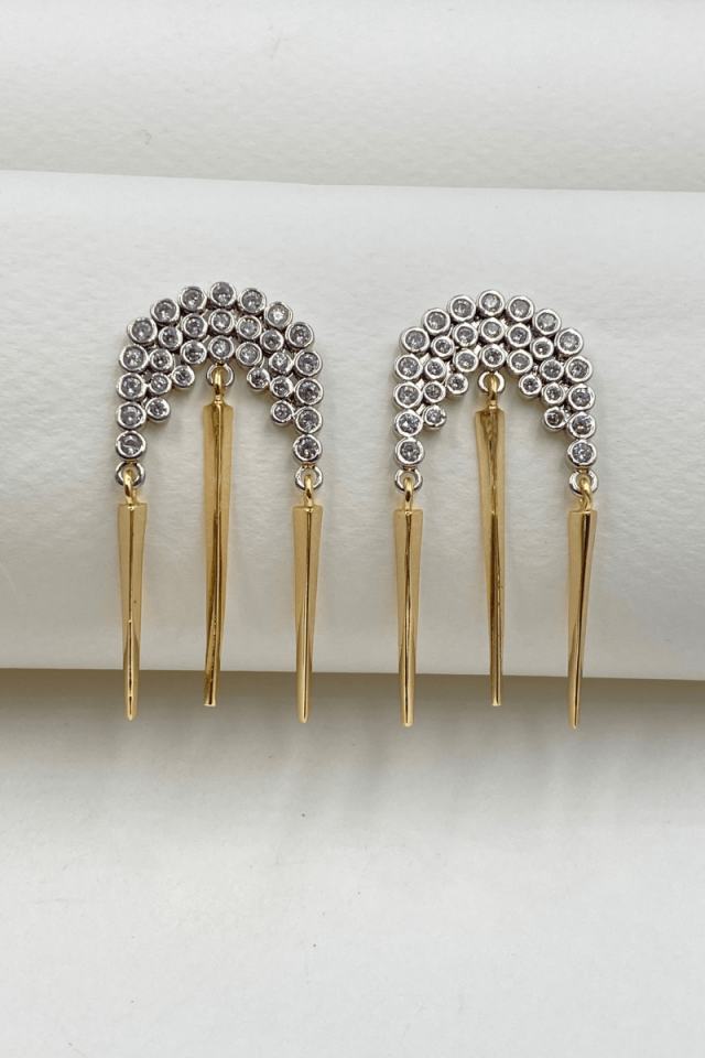 Taş Detay Gold Sallantılı Küpe