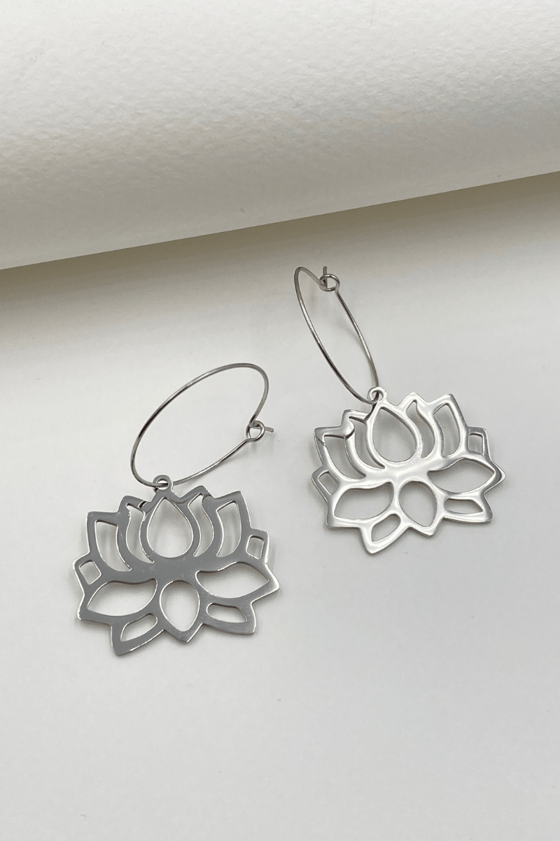Çelik Gümüş Lotus Küpe