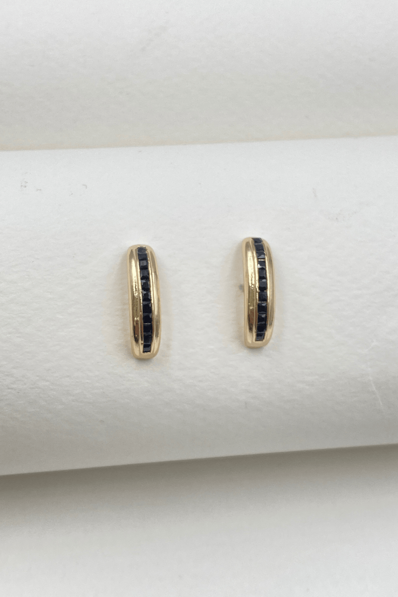 Gold Siyah Taşlı Minimal Küpe