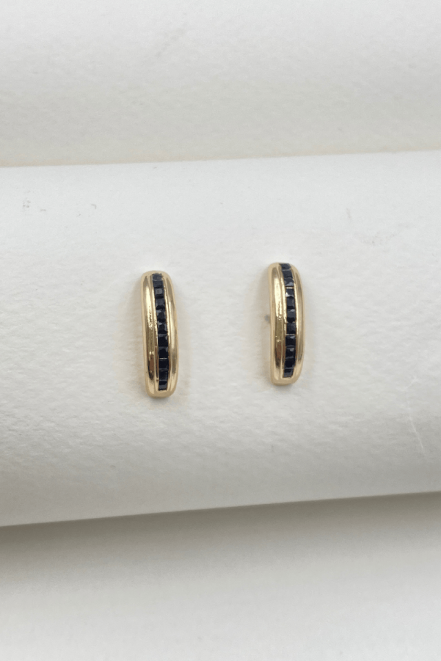 Gold Siyah Taşlı Minimal Küpe