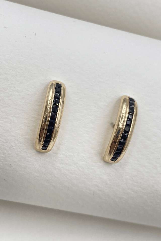 Gold Siyah Taşlı Minimal Küpe