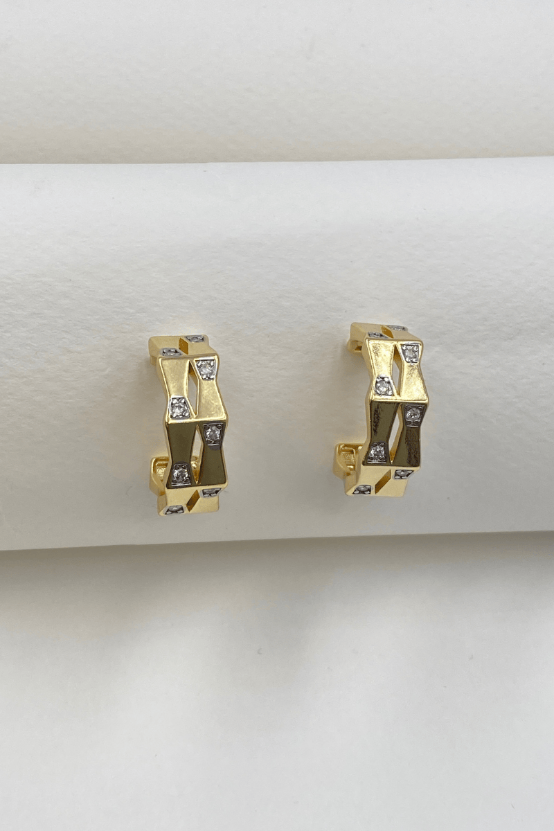 Gold Taşlı Asimetrik Halka Küpe