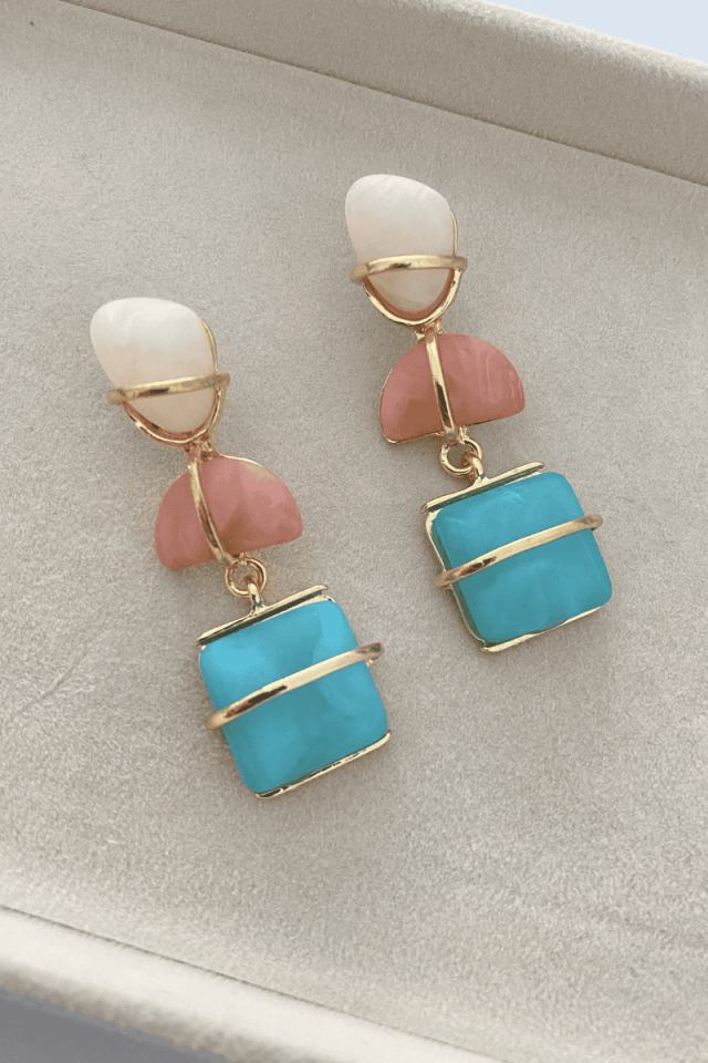 Gold Pembe Mavi Taş Sallantılı Küpe