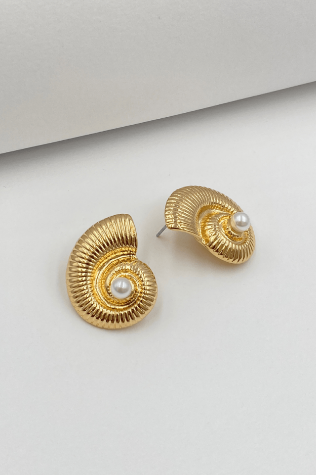 Gold İncili Midye Küpe