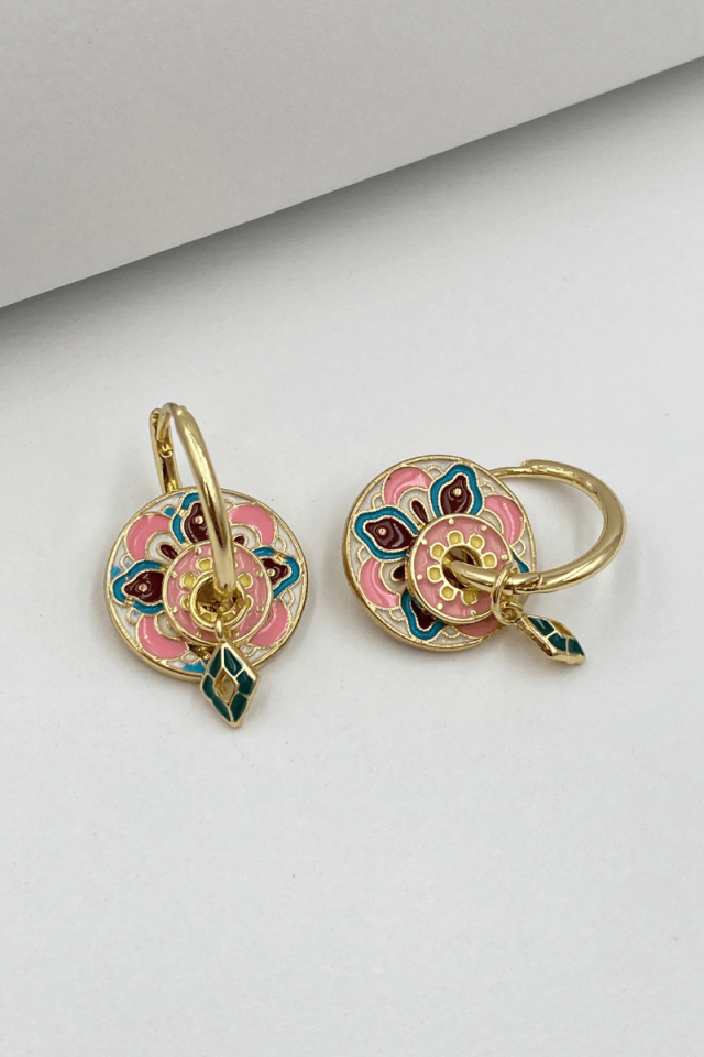 Gold Etnik Charmlı Desenli Küpe